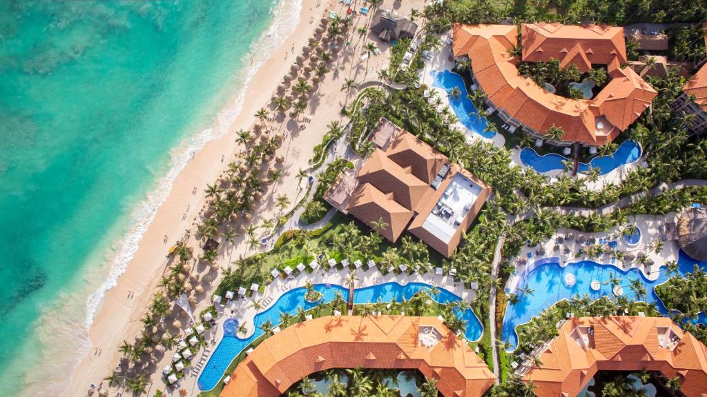 Majestic Elegance Punta Cana luxury all-inclusive resort with grand architecture, expansive pools, and beachfront setting in the Dominican Republic.