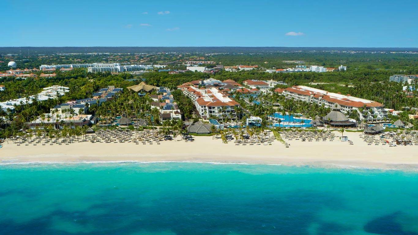 Secrets Royal Beach Punta Cana adults-only all-inclusive resort with beachfront pools, romantic suites, and luxury amenities in Punta Cana, Dominican Republic.